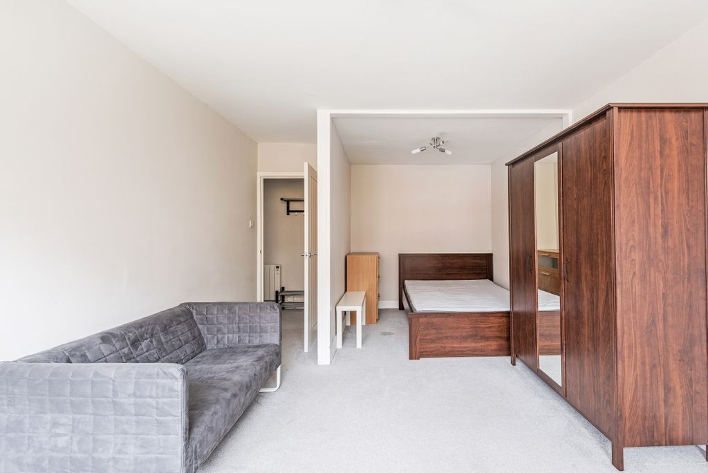 Property photo 1 of 7 Living Room