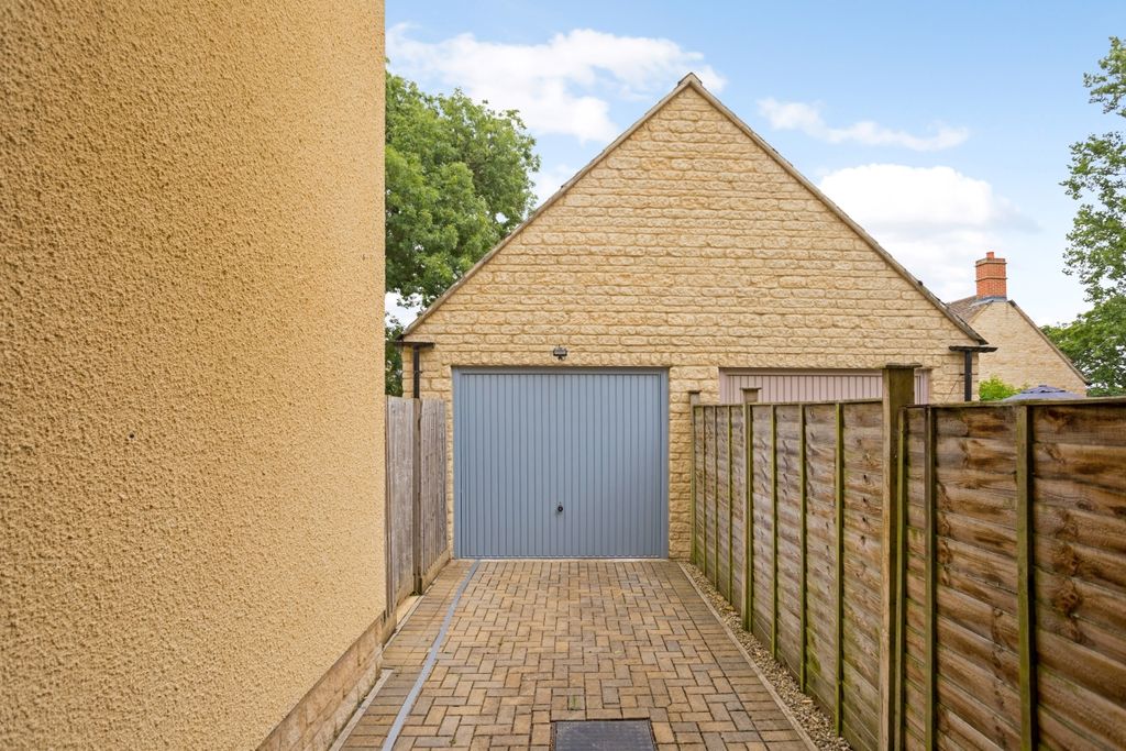 Property photo 2 of 15 6 Jacobs Piece 32...