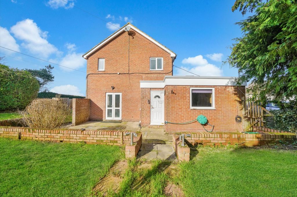 Property photo 1 of 14 Lyndum, Front