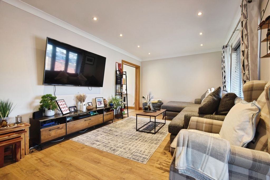 Property photo 3 of 16 Pbox-Img.Jpg