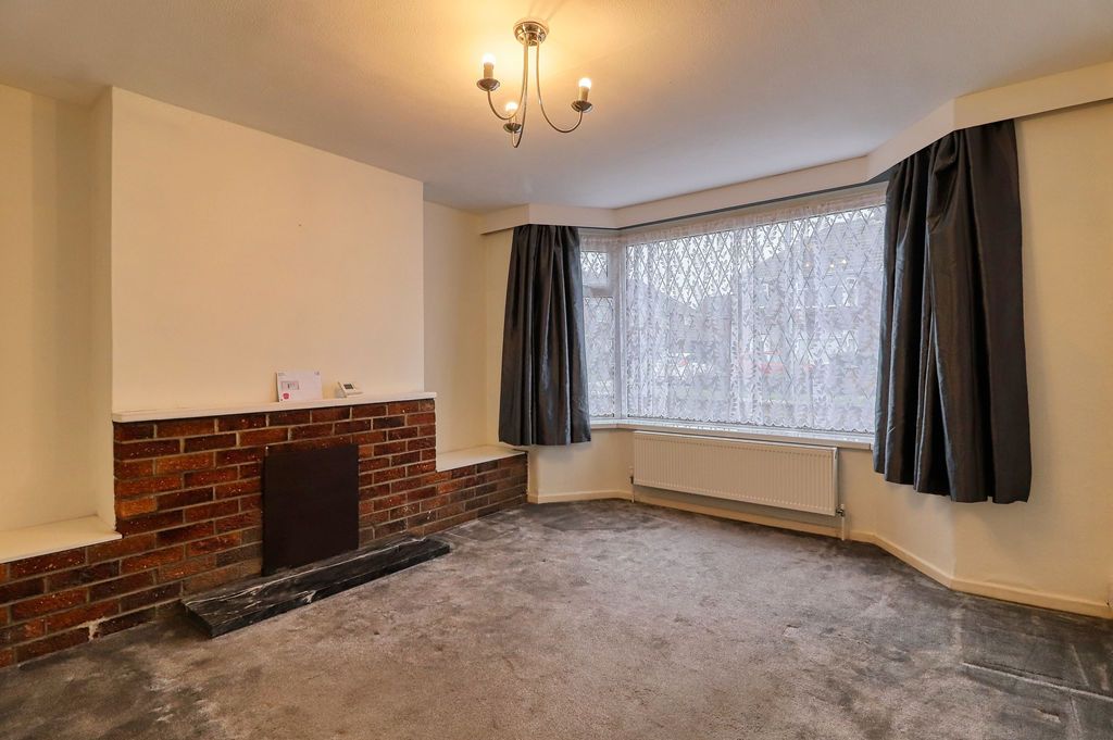 Property photo 3 of 13 Lounge