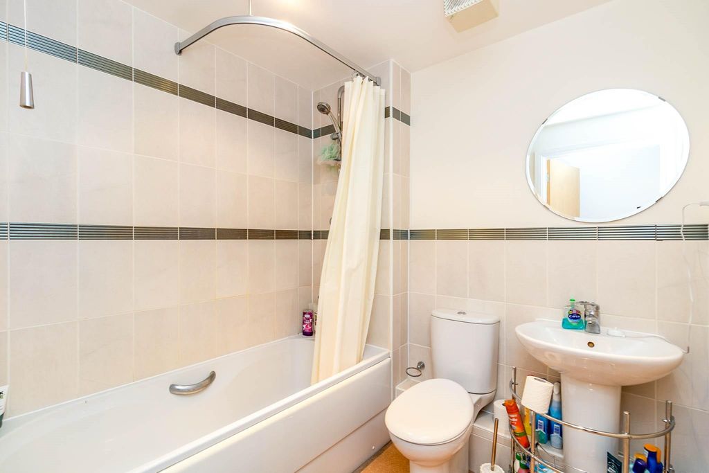 Property photo 2 of 6 Bathroom