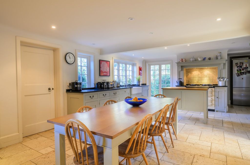 Property photo 2 of 30