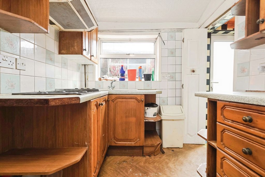 Property photo 3 of 17 Photo