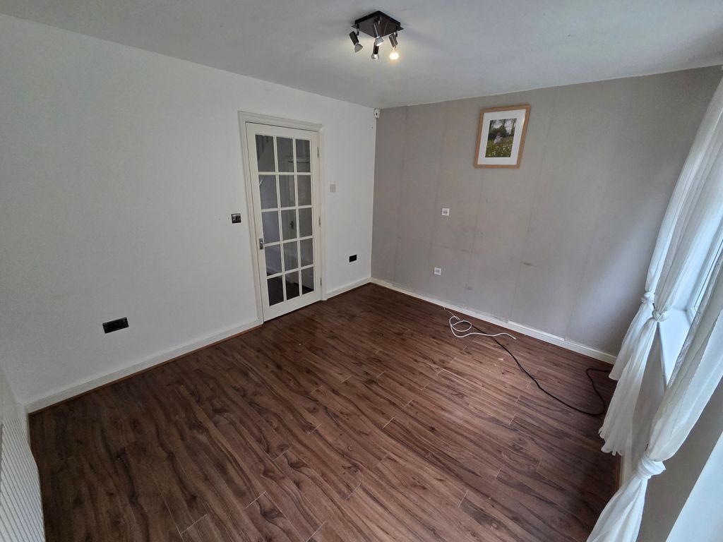 Property photo 3 of 11 Image