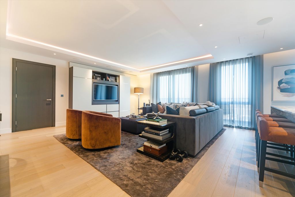 Property photo 3 of 19 Image