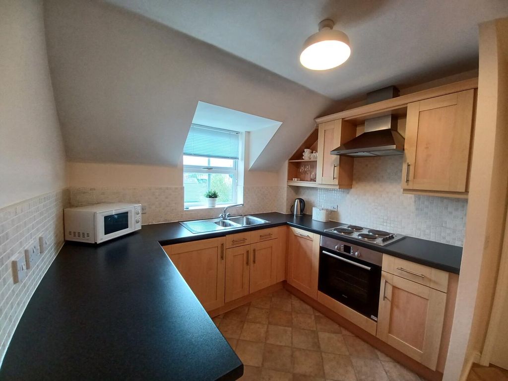 Property photo 3 of 11 Kitchen