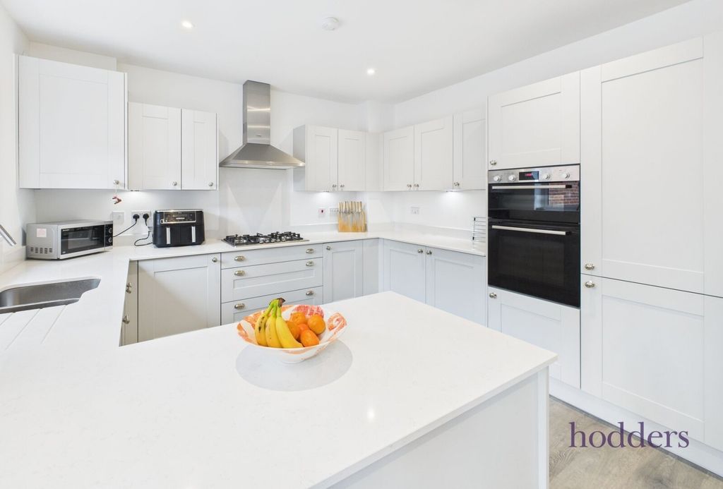 Property photo 3 of 23 Picture No. 29