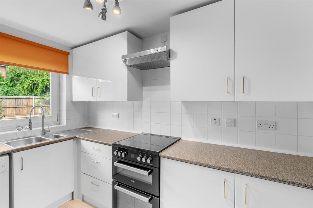Property photo 3 of 19 Uplandscourt-018.Jpg