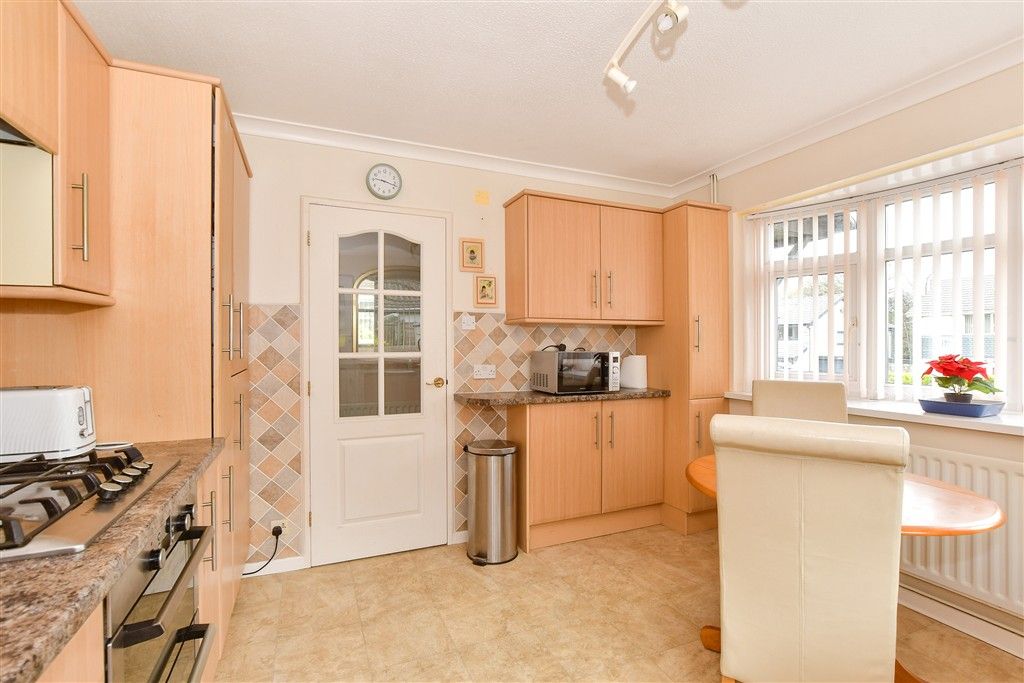 Property photo 3 of 11 Kitchen