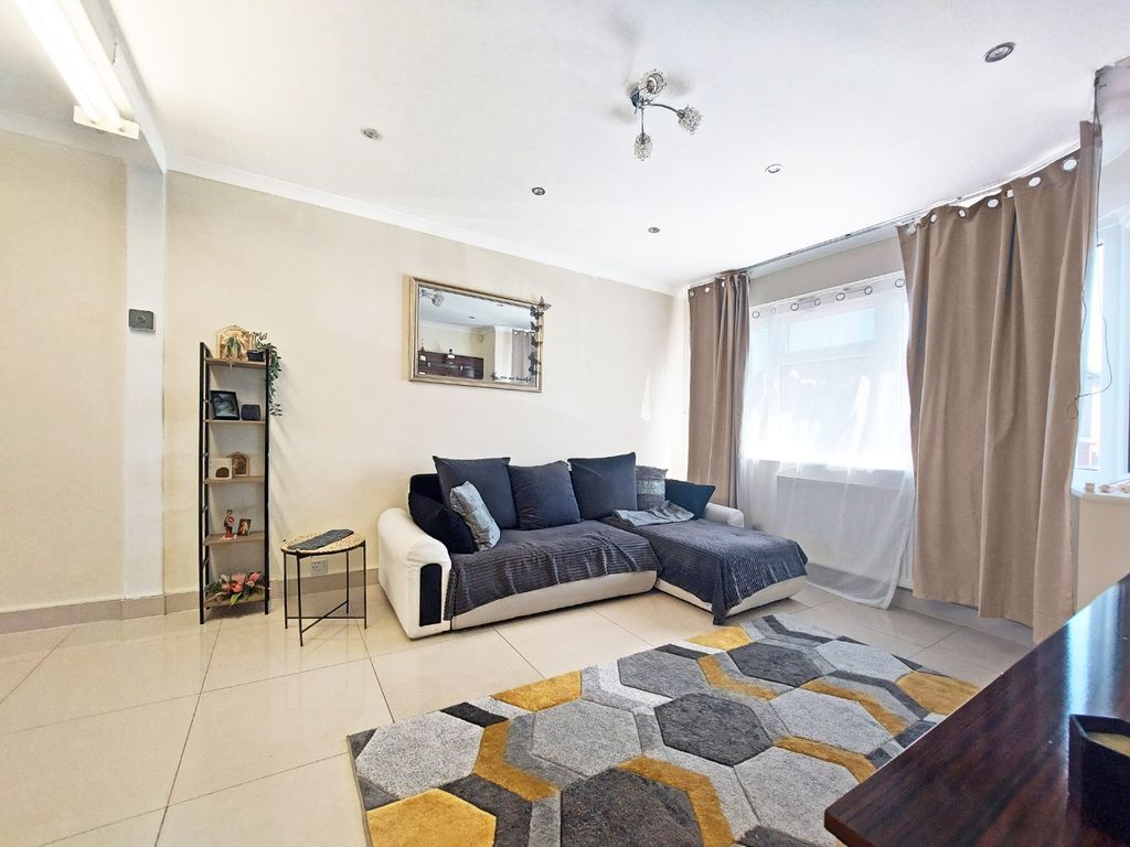 Property photo 3 of 13 4415334