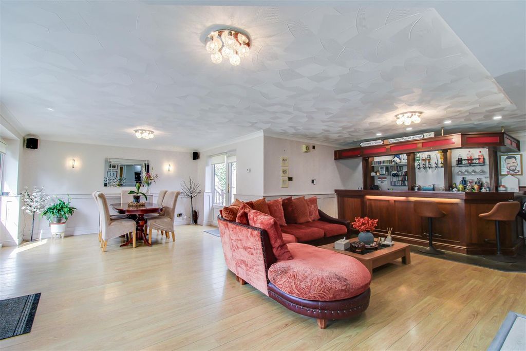 Property photo 3 of 23