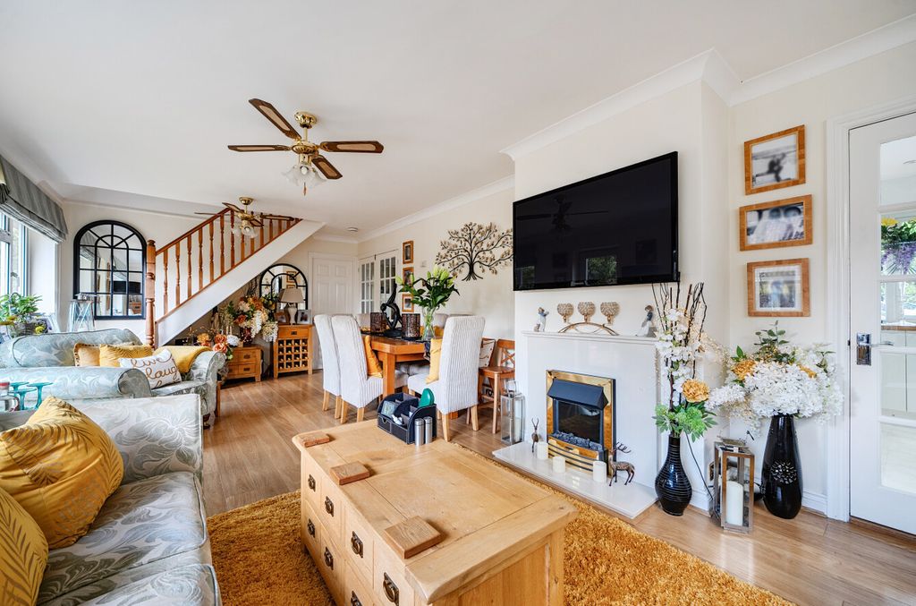 Property photo 3 of 17 1344950-9-68B0879...