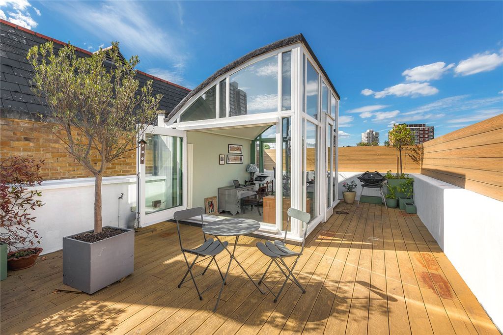Property photo 2 of 15 Roof Terrace