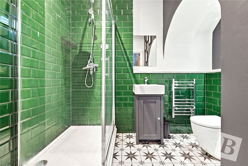 Property photo 3 of 13 En-Suite
