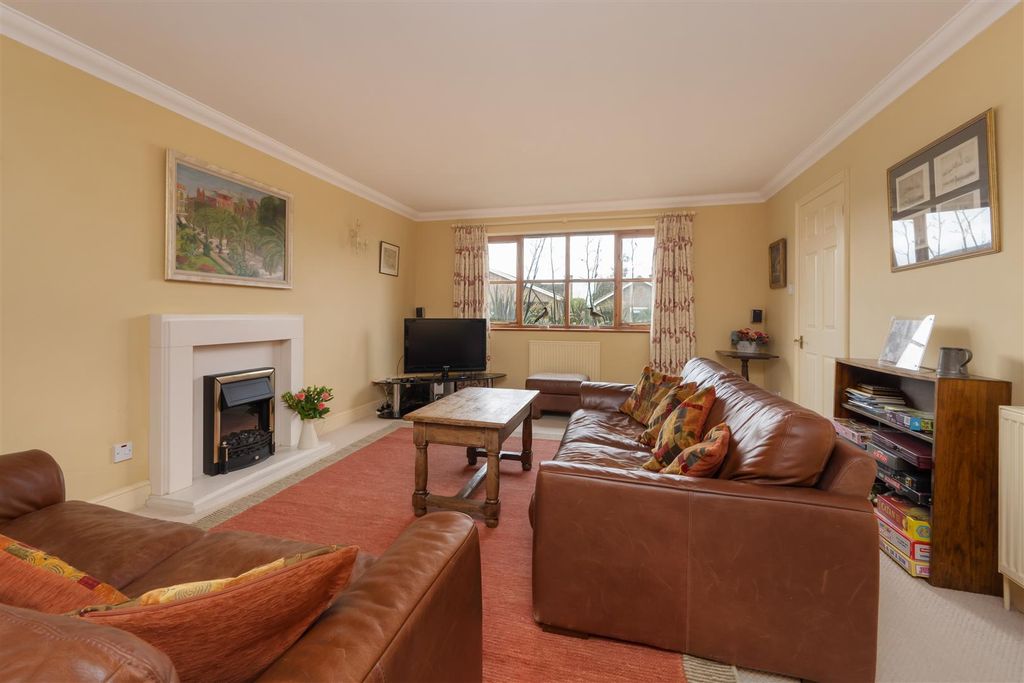 Property photo 3 of 24 Hazlemere Road, Whitstable