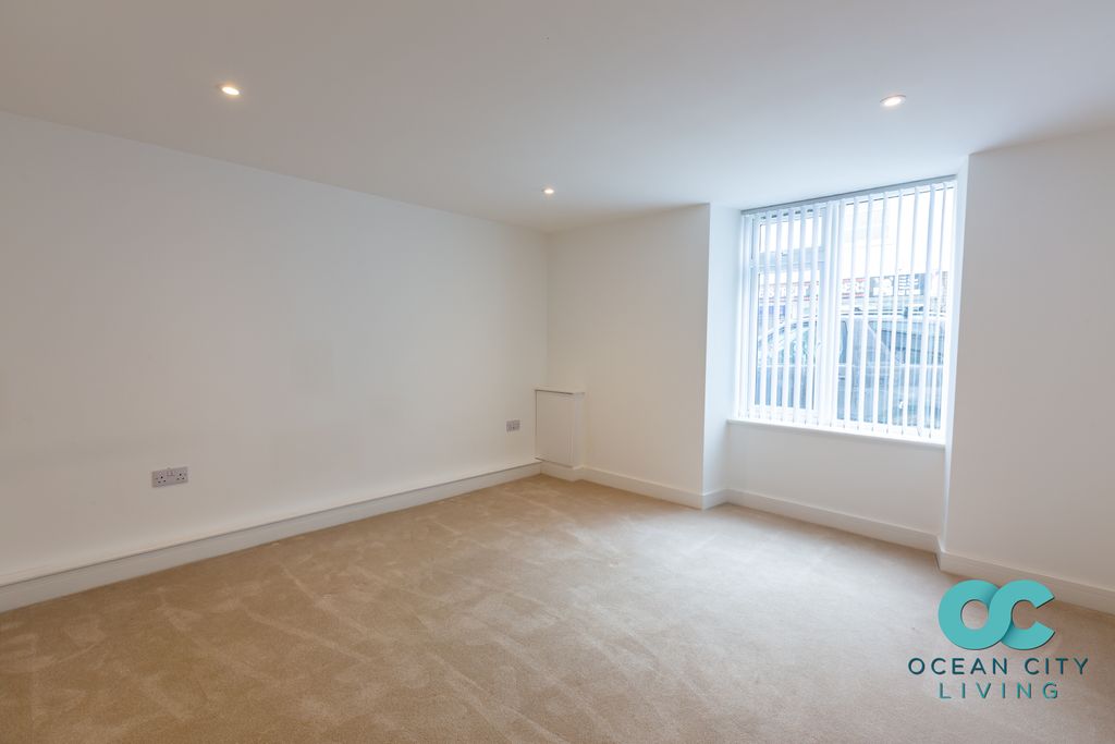 Property photo 3 of 19 Living Room/Diner