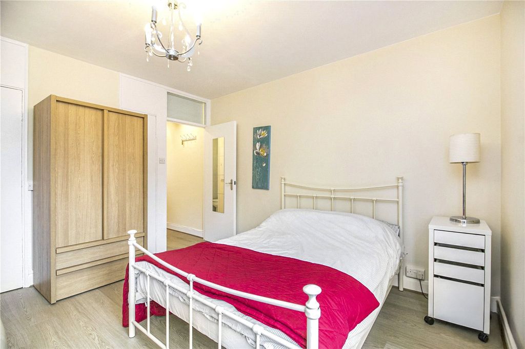 Property photo 3 of 10 Studio