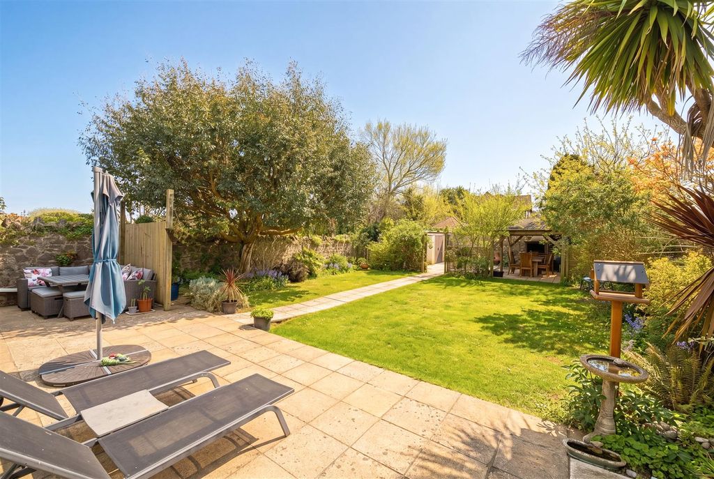 Property photo 3 of 39 Garden 3.Jpg