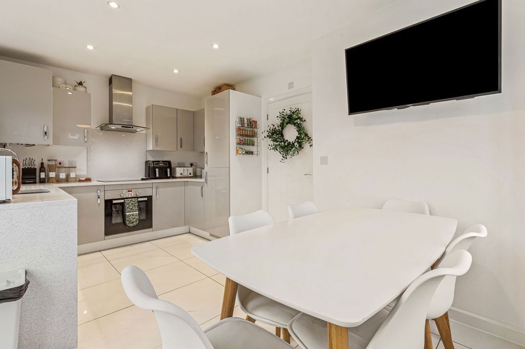 Property photo 2 of 26