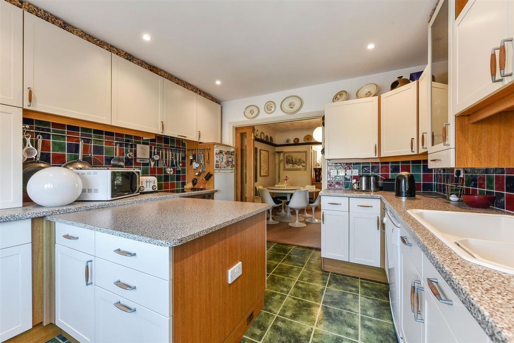 Property photo 2 of 21