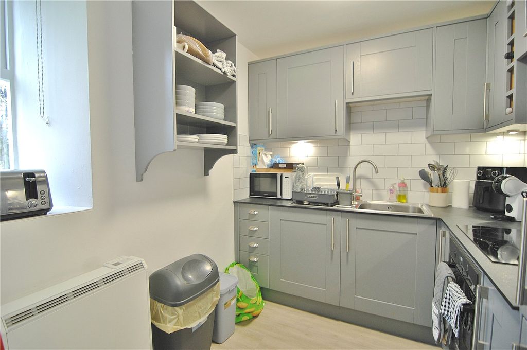 Property photo 3 of 8 Picture No. 12