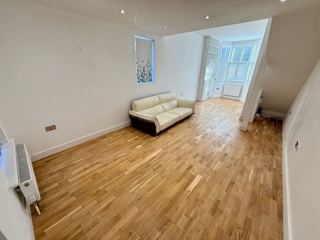 Property photo 2 of 15 Image