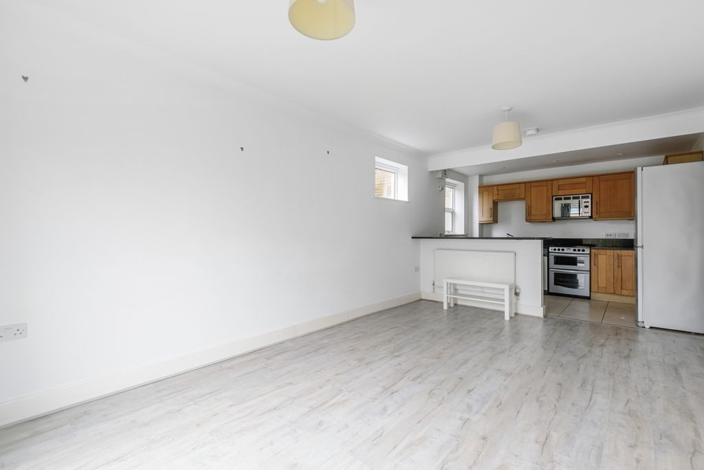 Property photo 2 of 8 922555 (3)