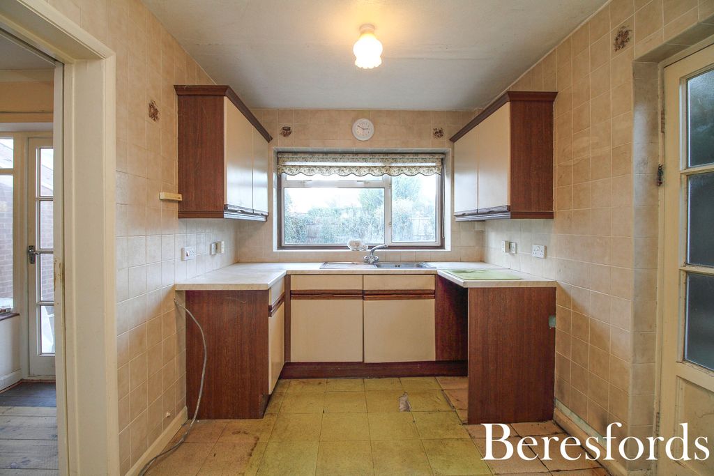 Property photo 3 of 13 Kitchen