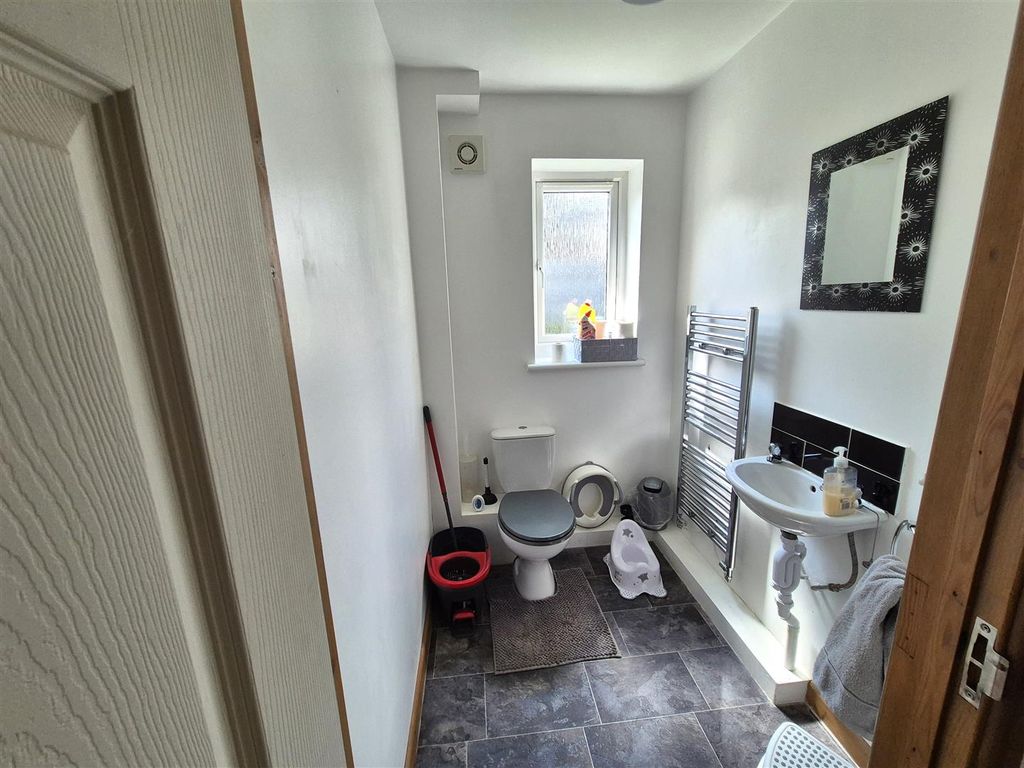 Property photo 3 of 10 WC