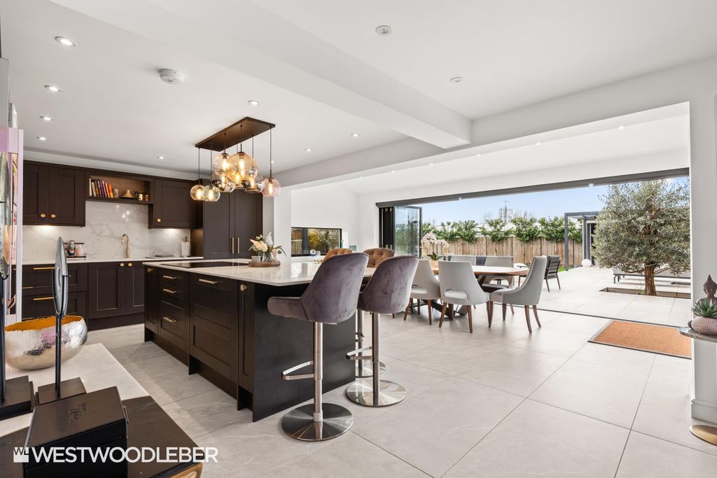 Property photo 2 of 34 Spencerhouse_13.Jpg