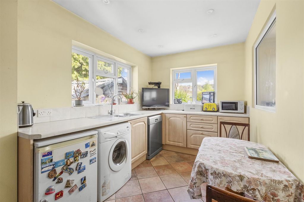 Property photo 3 of 15 Fassetts Rd-9.Jpg