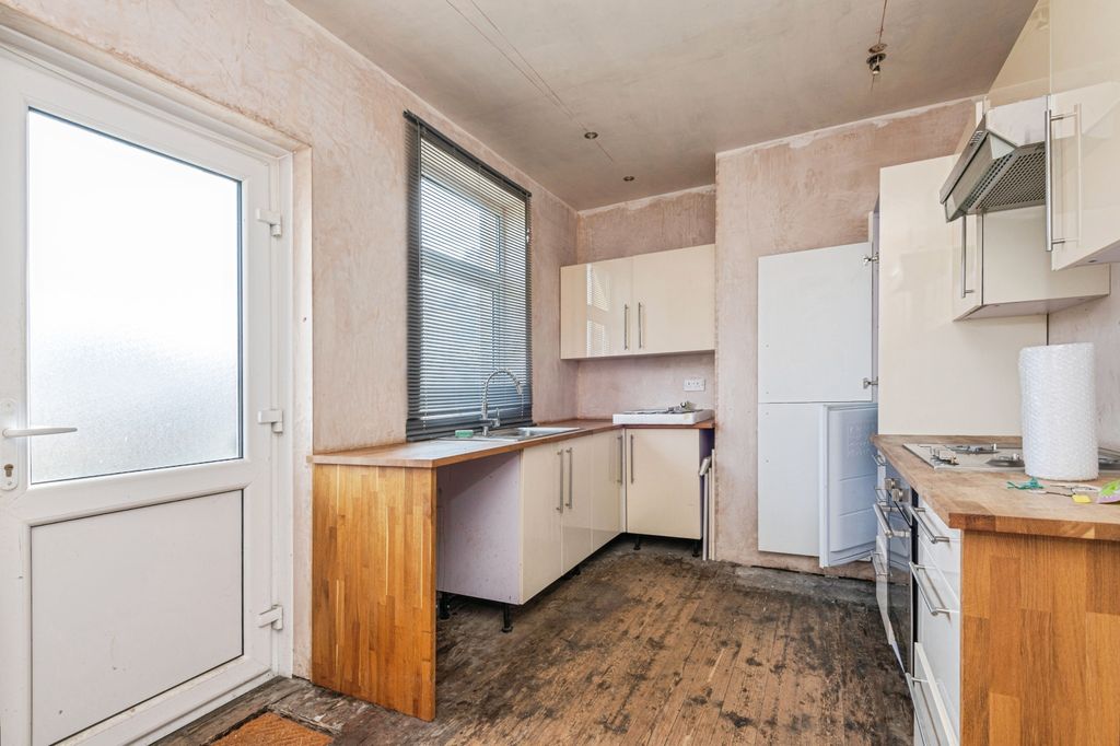 Property photo 3 of 14 Kitchen/Dining Room