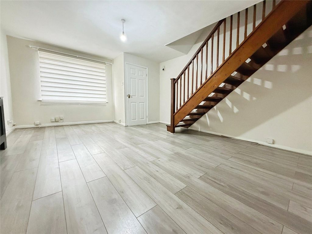 Property photo 2 of 11 Lounge