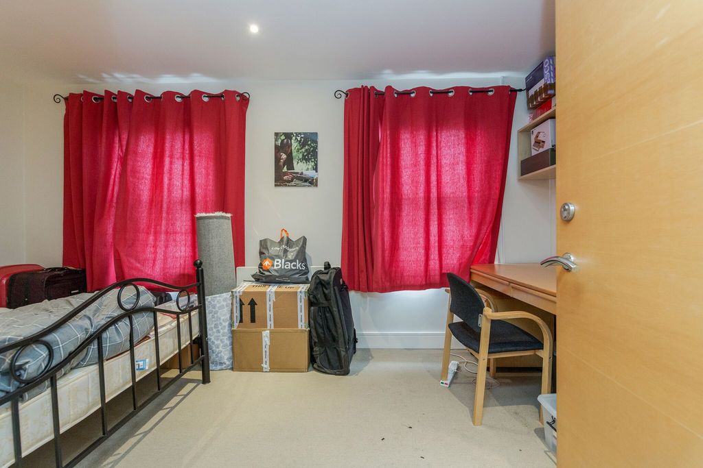 Property photo 3 of 37