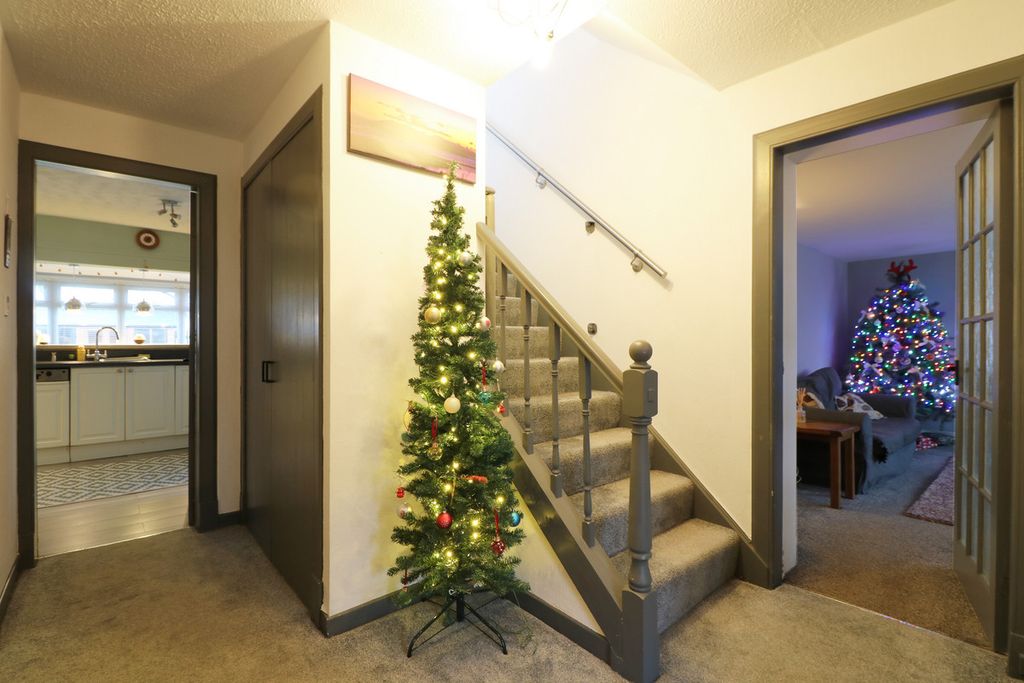 Property photo 2 of 30