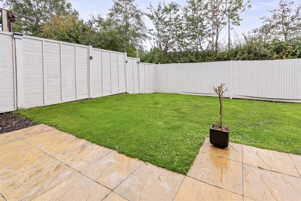 Property photo 2 of 16 23 Skylark Rise-012.Jpg