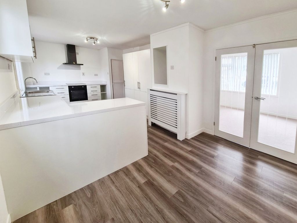 Property photo 1 of 15 Dining Kitchen