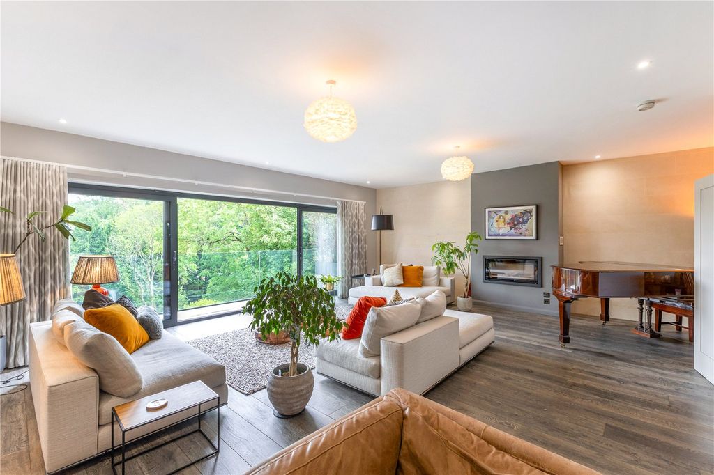 Property photo 3 of 27 Drawing Room