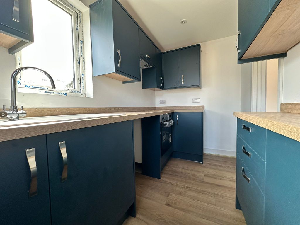 Property photo 2 of 10 Kitchen