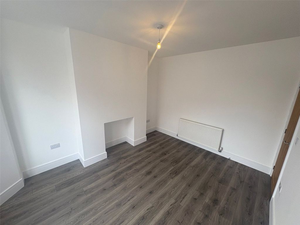 Property photo 3 of 18 Picture No. 11