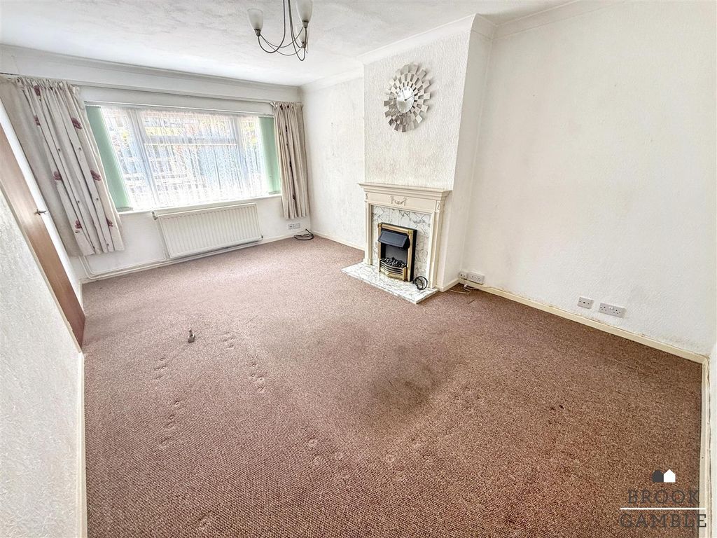 Property photo 3 of 15 01323 438506