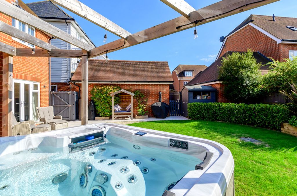 Property photo 2 of 18