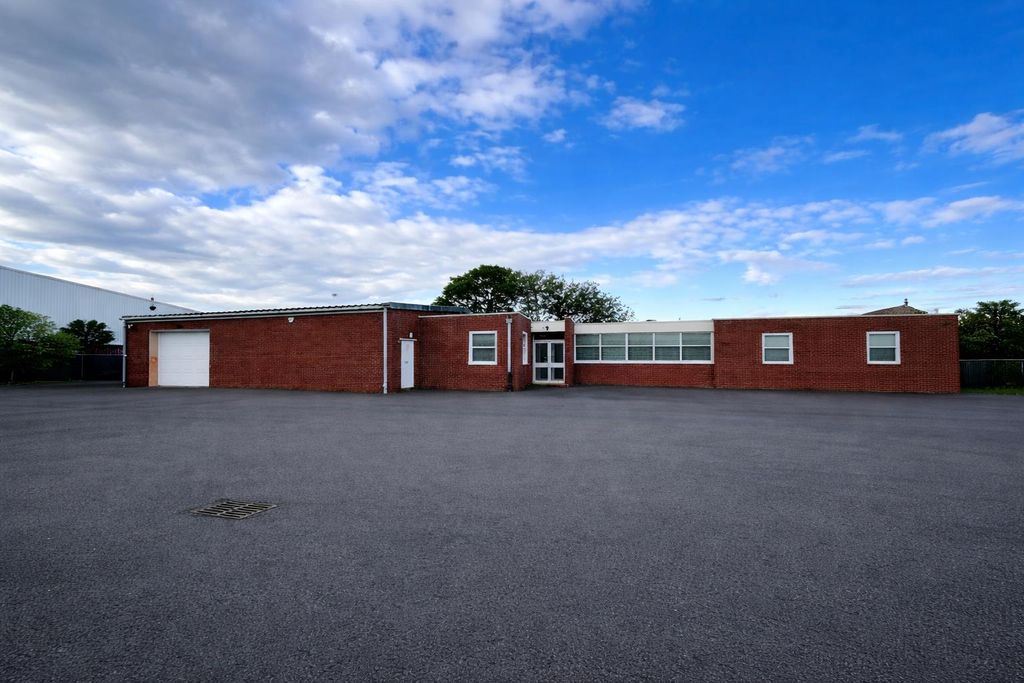 Property photo 2 of 2 Front.Png