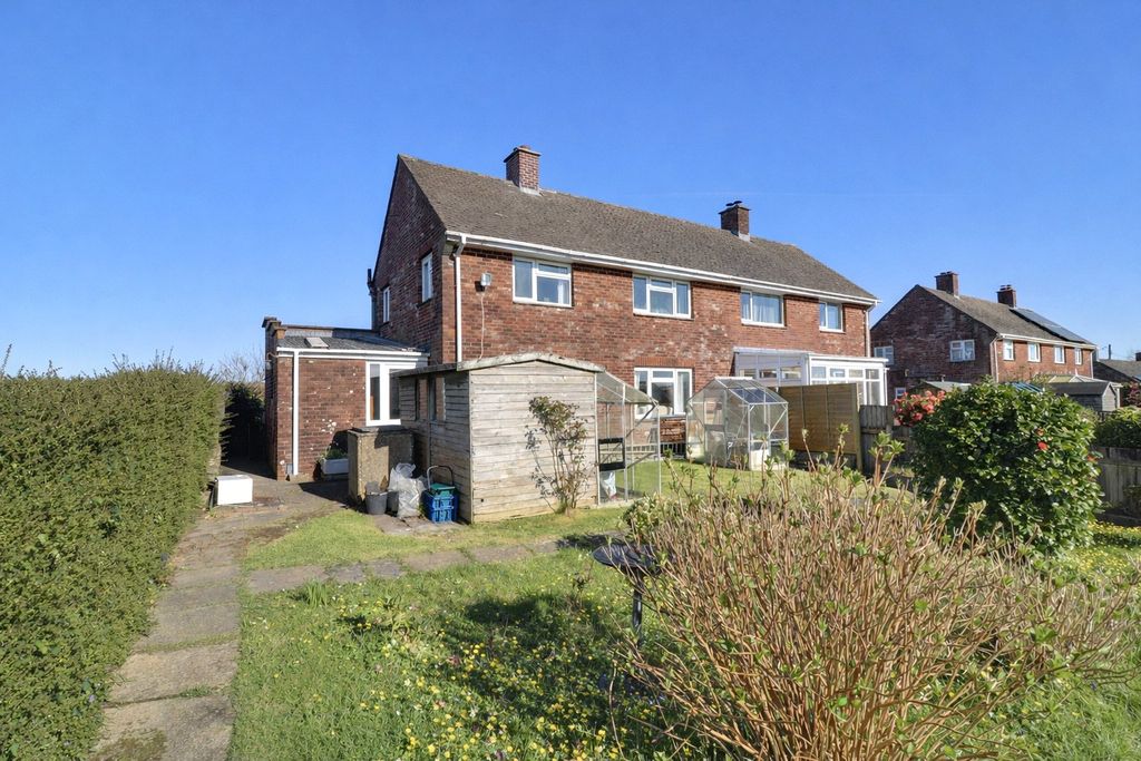 Property photo 1 of 18 1 - Picture No. 02