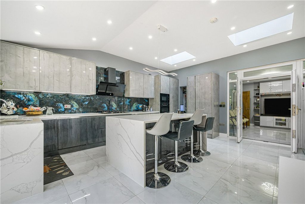 Property photo 3 of 30 Picture No. 05
