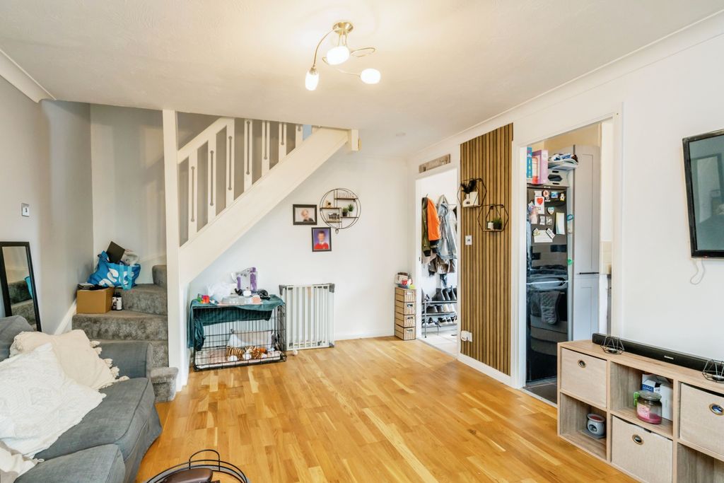 Property photo 3 of 16 Lounge