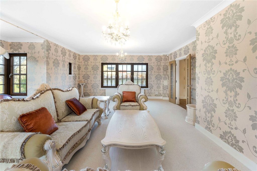 Property photo 3 of 33 16 The Village 24