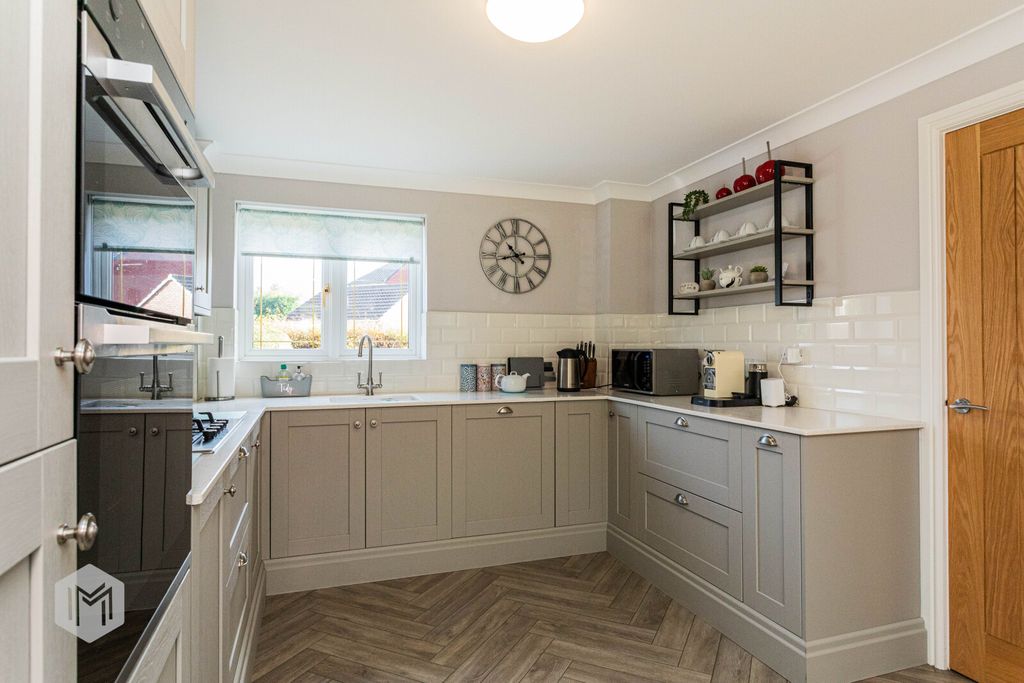 Property photo 3 of 28 Picture No. 14