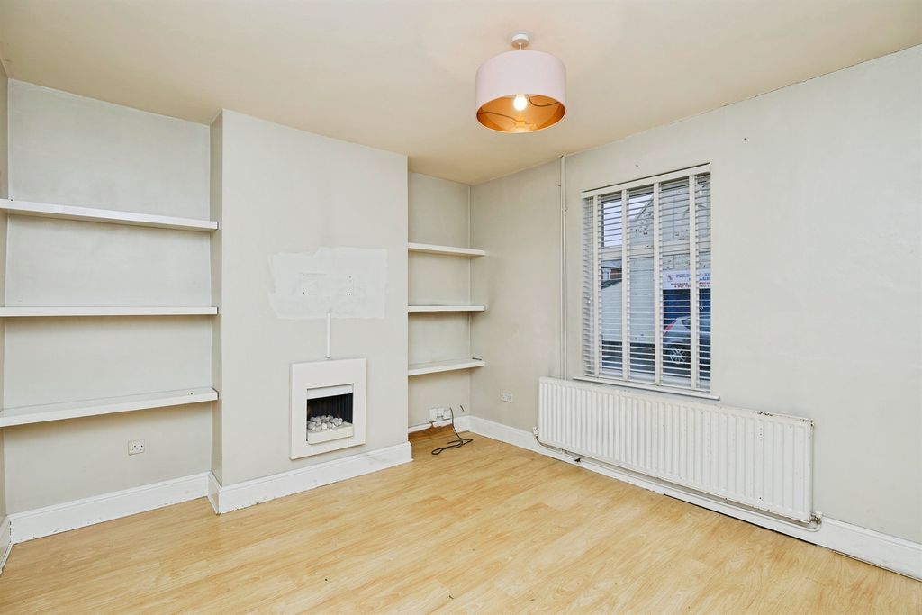 Property photo 2 of 18